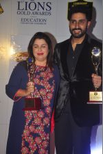 Farah Khan, Abhishek Bachchan at the 21st Lions Gold Awards 2015 in Mumbai on 6th Jan 2015